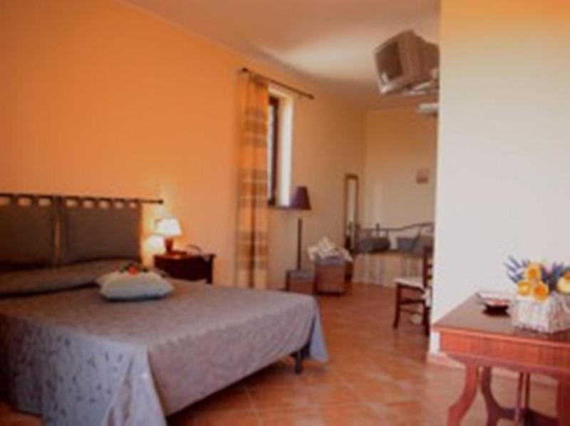 Residence Hotel La Commenda มอนเตเฟียสโกเน ภายนอก รูปภาพ